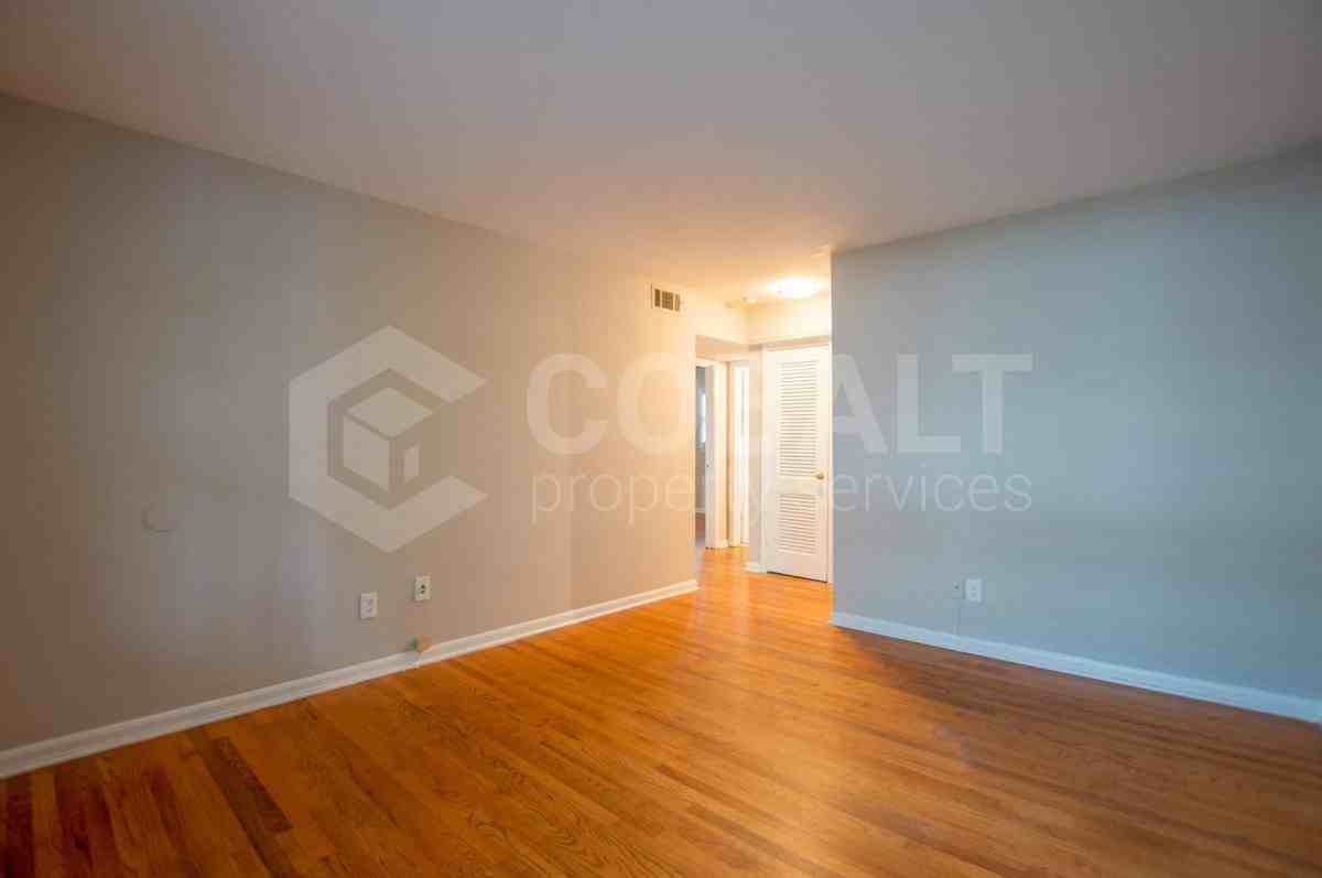 3607 Roxboro Rd Ne #8 - Photo 4 of 10