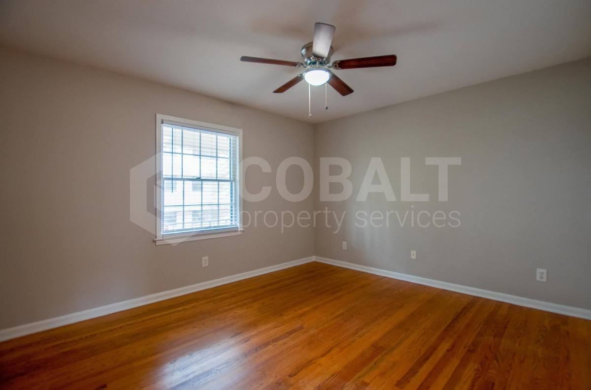 3607 Roxboro Rd Ne #8 - Photo 7 of 10