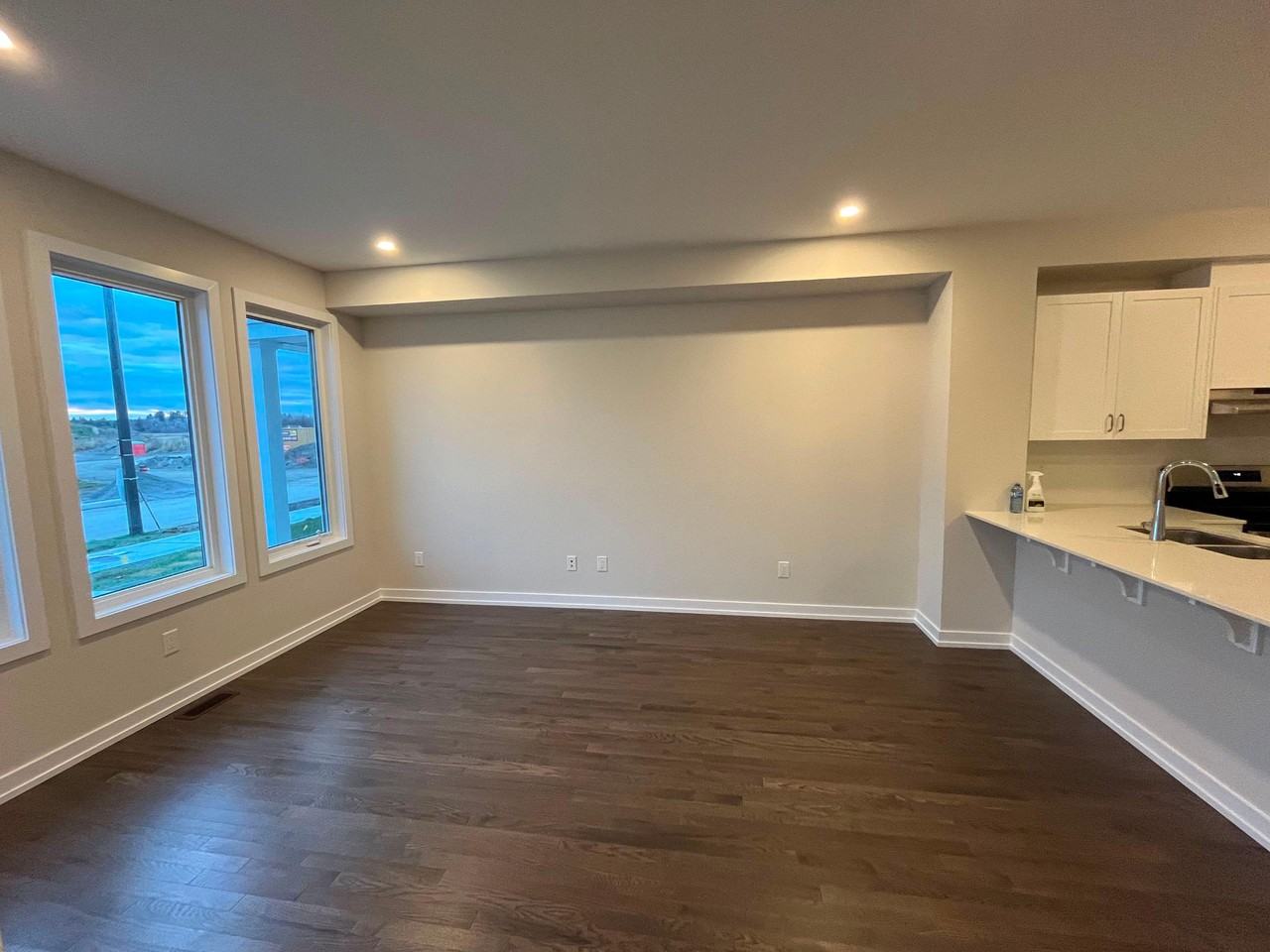 540 Oldenburg Ave - Photo 3 of 12