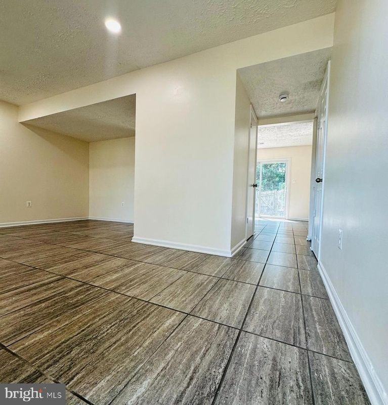 Woodhue Ct - Photo 3 of 10