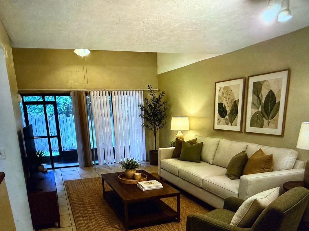 4304 Sw 70th Ter - Photo 2 of 21