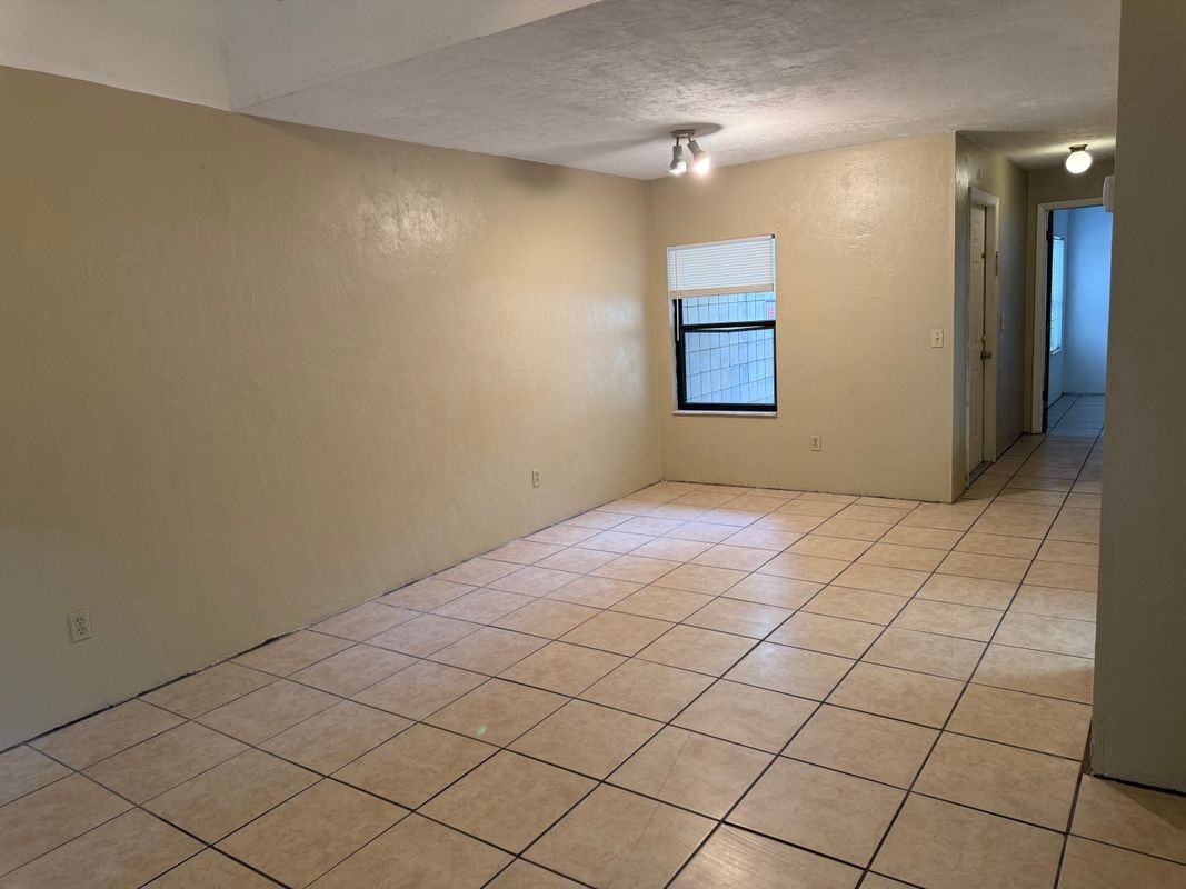 4304 Sw 70th Ter - Photo 3 of 21