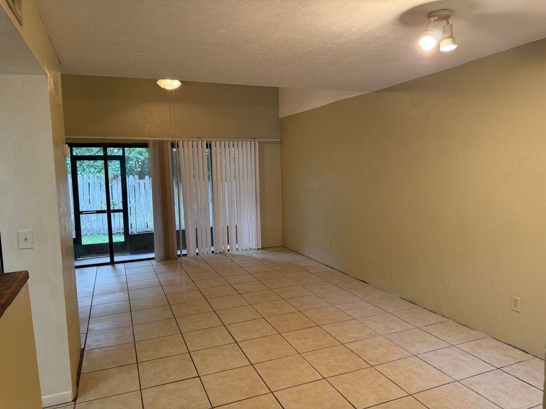 4304 Sw 70th Ter - Photo 4 of 21