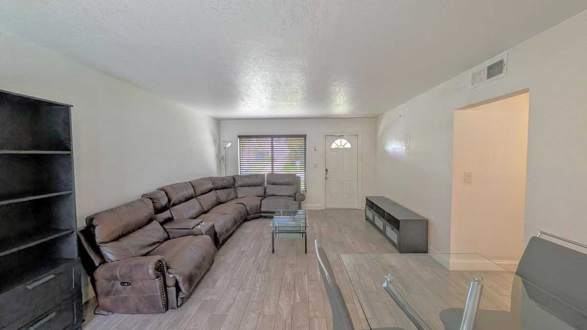 1719 15th Ave N - Photo 5 of 32