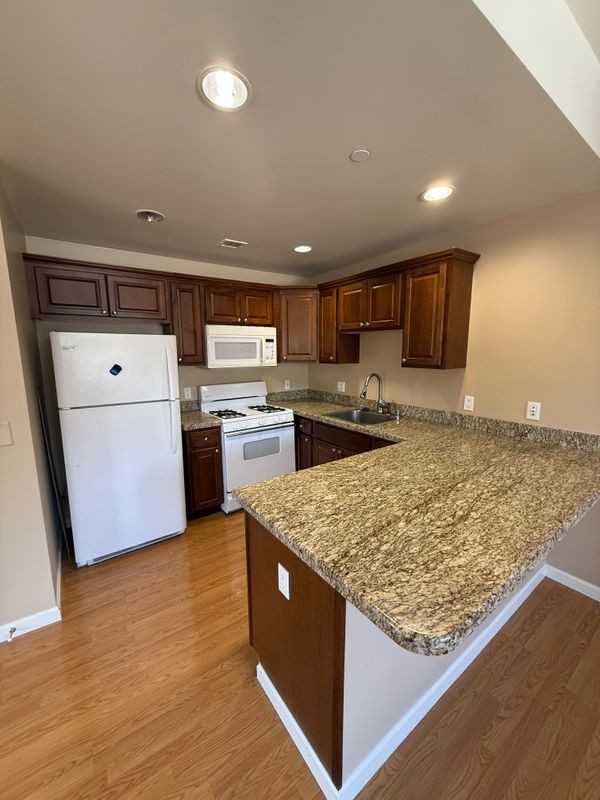 1769 Los Feliz Dr ##1 - Photo 6 of 24