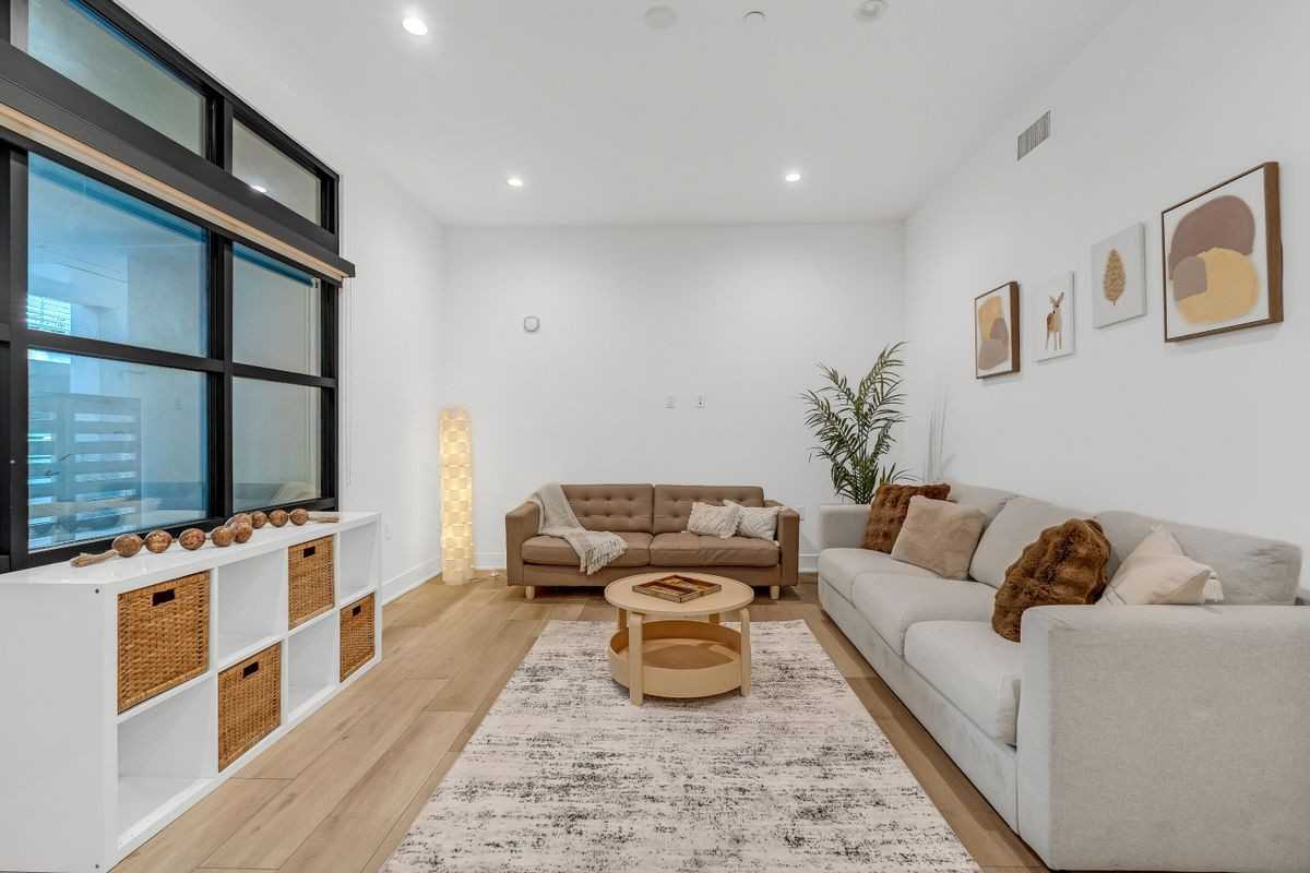 178 S Euclid Ave ##310 - Photo 4 of 14