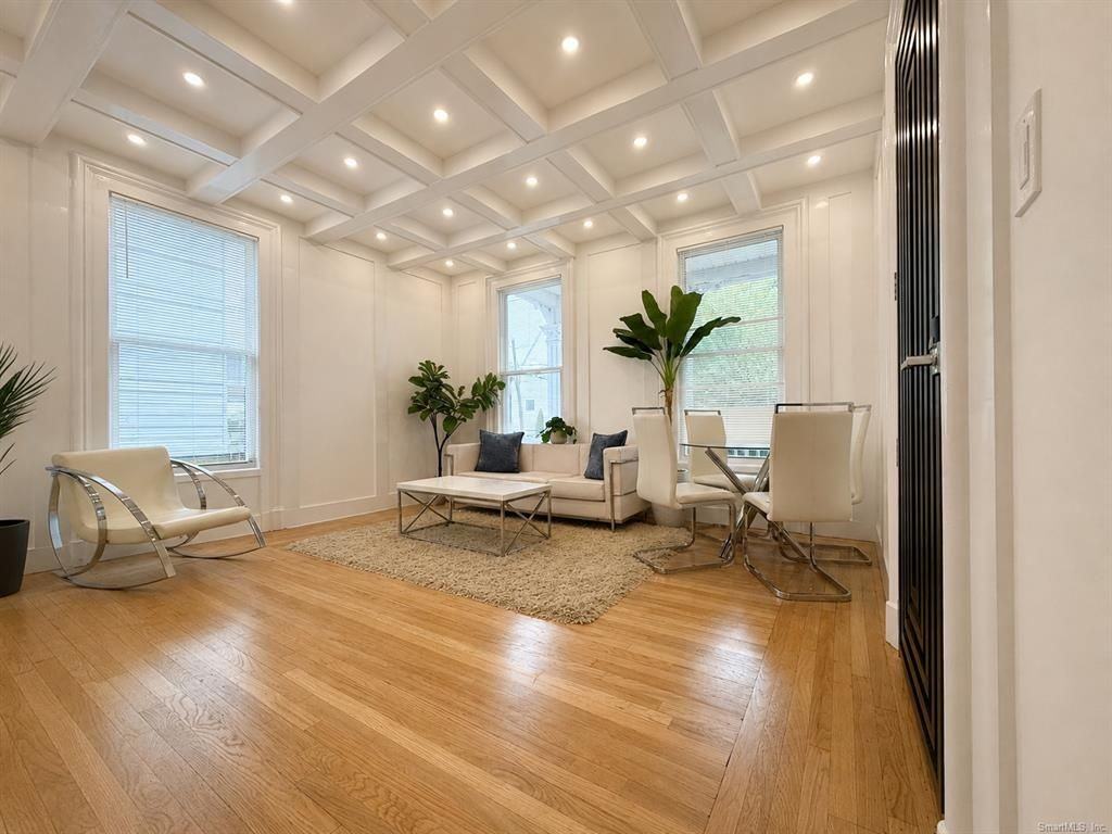 492 Lombard St - Photo 2 of 10