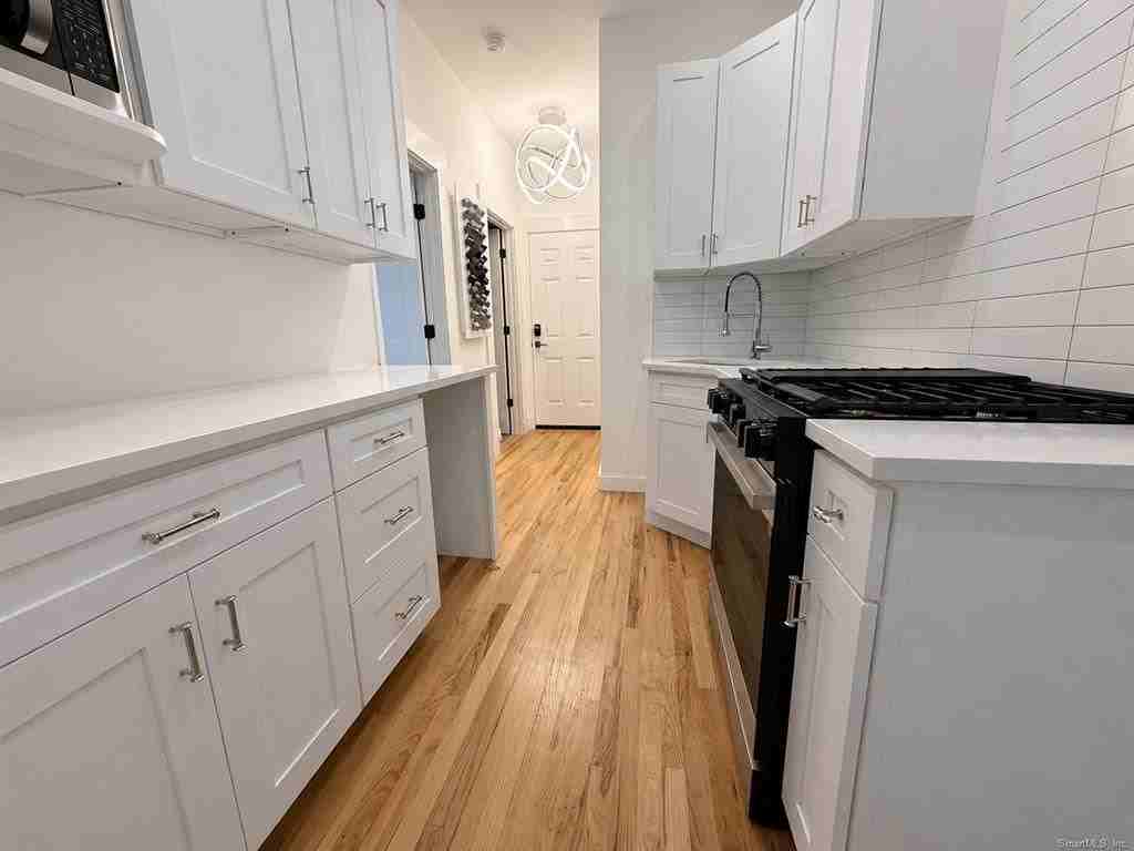 492 Lombard St - Photo 3 of 10