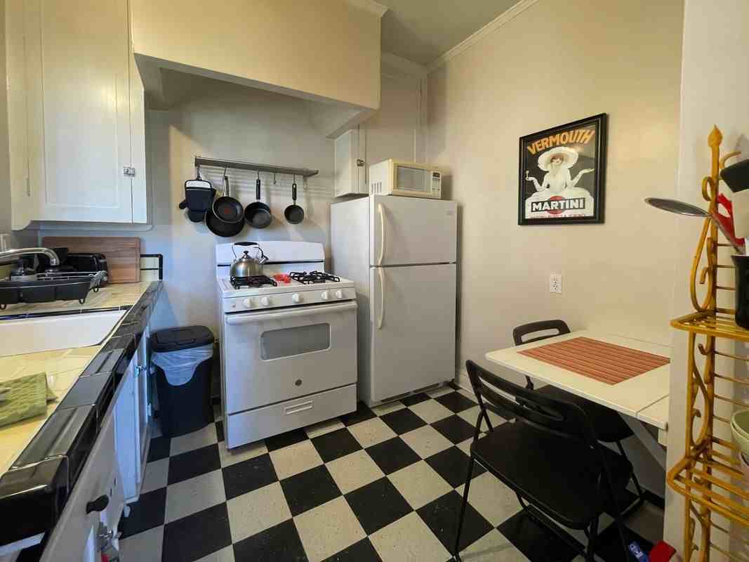 1153 1/2 N Coronado St - Photo 7 of 13