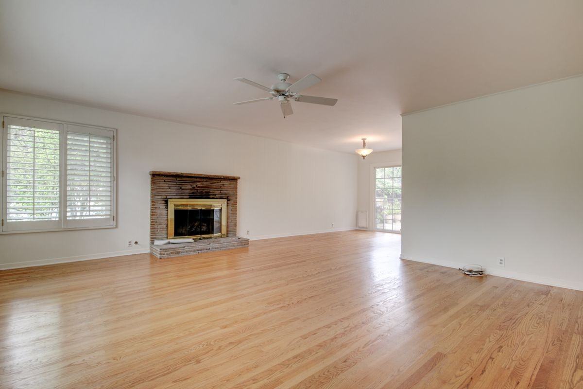 9 West Ct - Photo 4 of 44