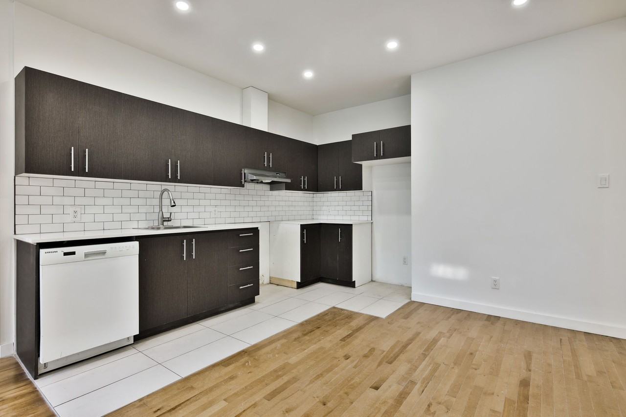 2480 Rue Sainte-Catherine E — photo 3