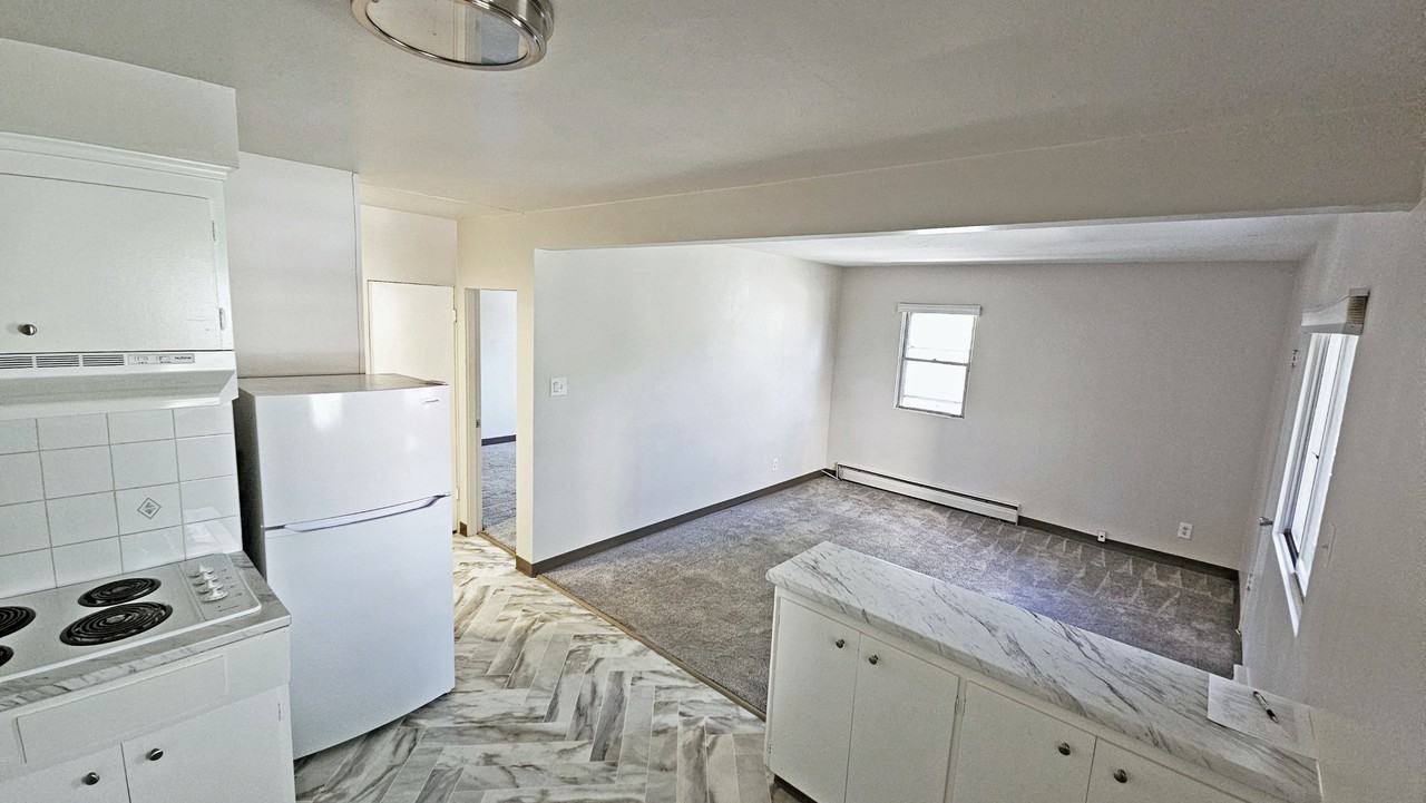 Del Apartments - Photo 3 of 7