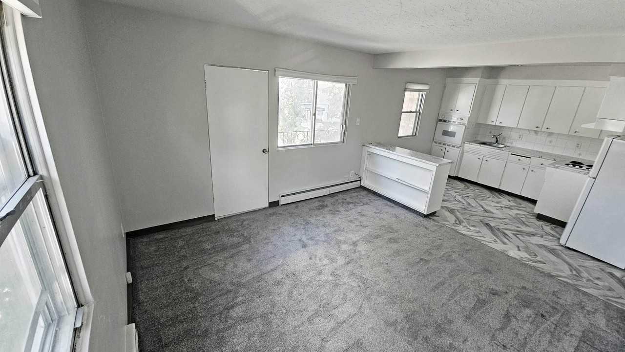 Del Apartments - Photo 5 of 7