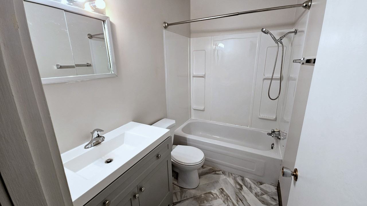Del Apartments - Photo 7 of 7