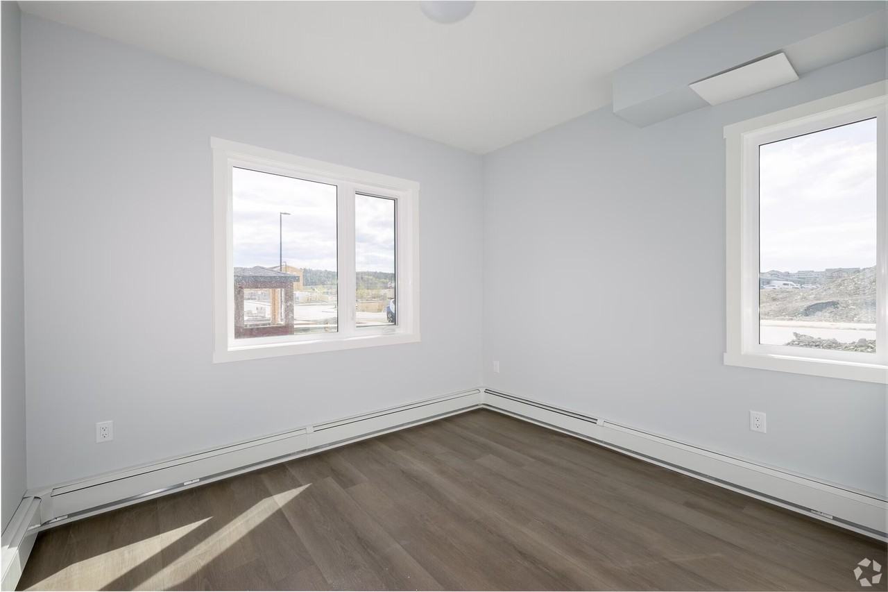 348 Greystone Boulevard - Photo 5 of 12