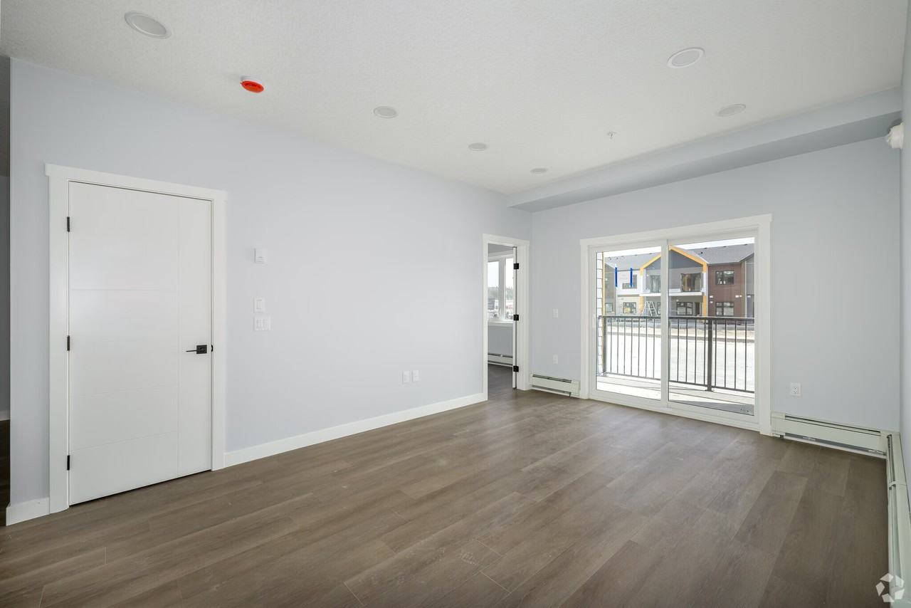348 Greystone Boulevard - Photo 4 of 12