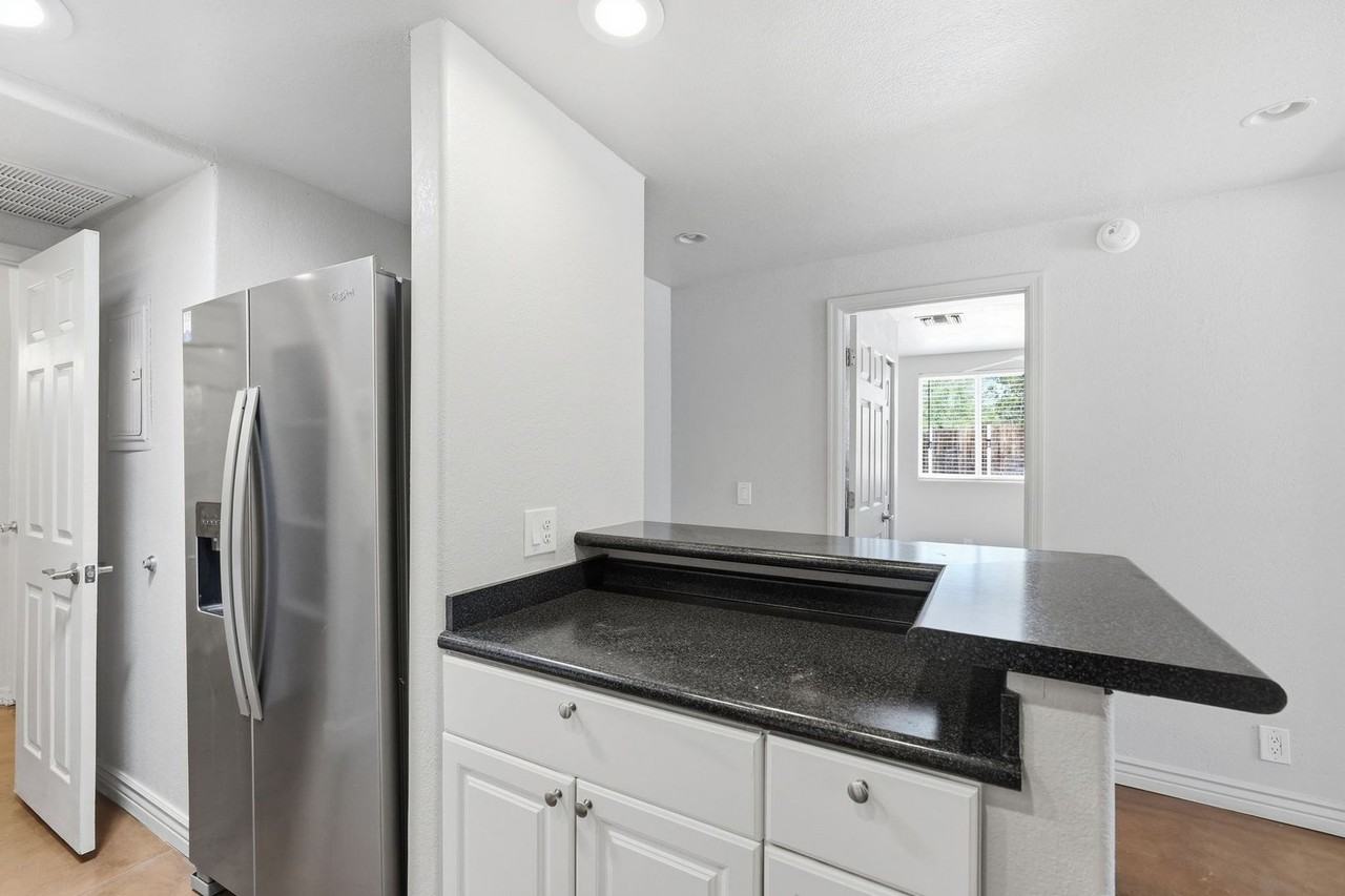1840-1842 N. Santa Rita Ave. ( 1840, 1842-A, 1842-B ) - Photo 6 of 22