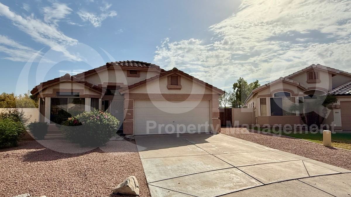 417 E Cantebria Dr - Photo 2 of 23