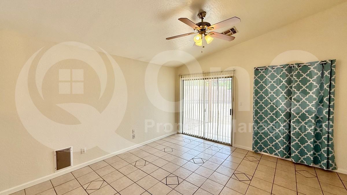 417 E Cantebria Dr - Photo 7 of 23