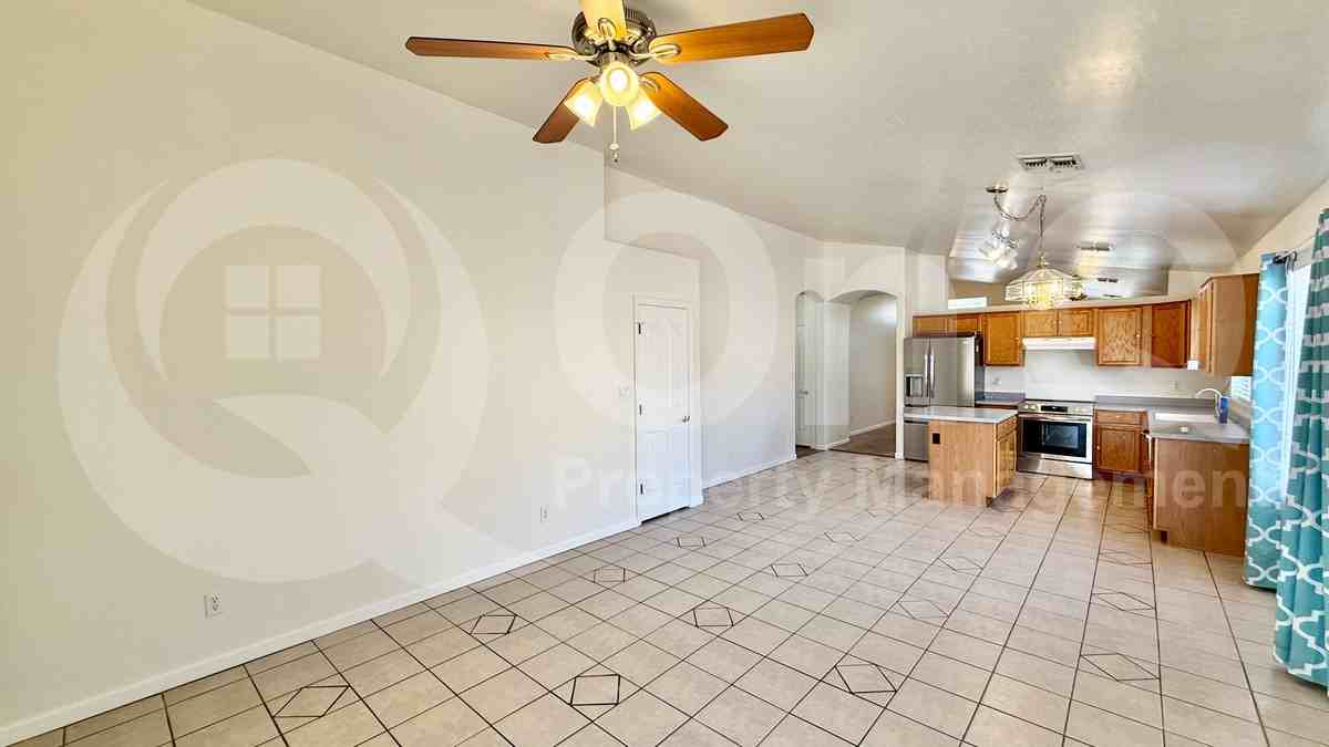 417 E Cantebria Dr - Photo 6 of 23