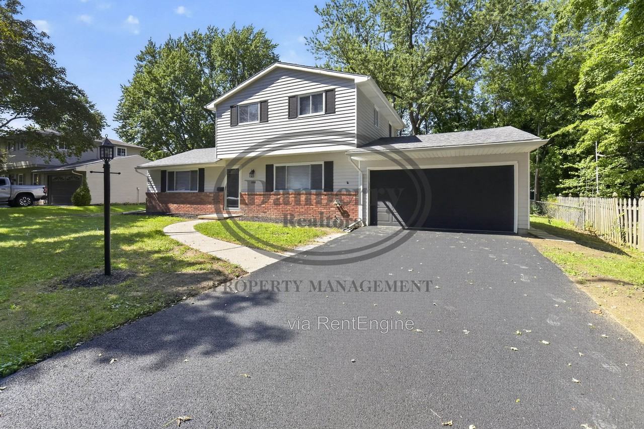 6946 Kinsman Dr - Photo 2 of 38