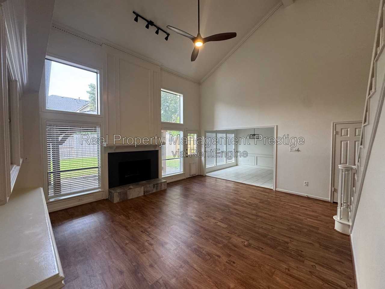 15907 Spring Forest Dr - Photo 4 of 24