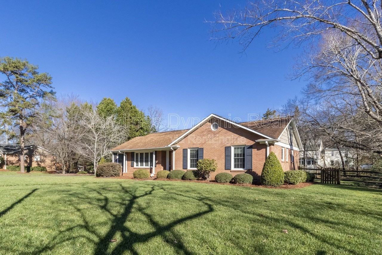 6618 Castlegate Dr - Photo 2 of 41