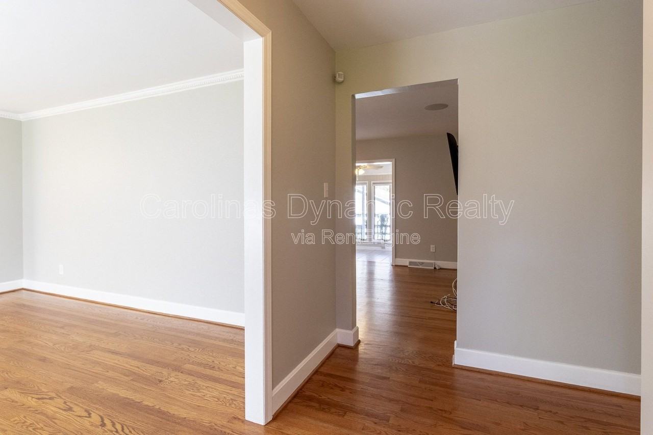 6618 Castlegate Dr - Photo 4 of 41