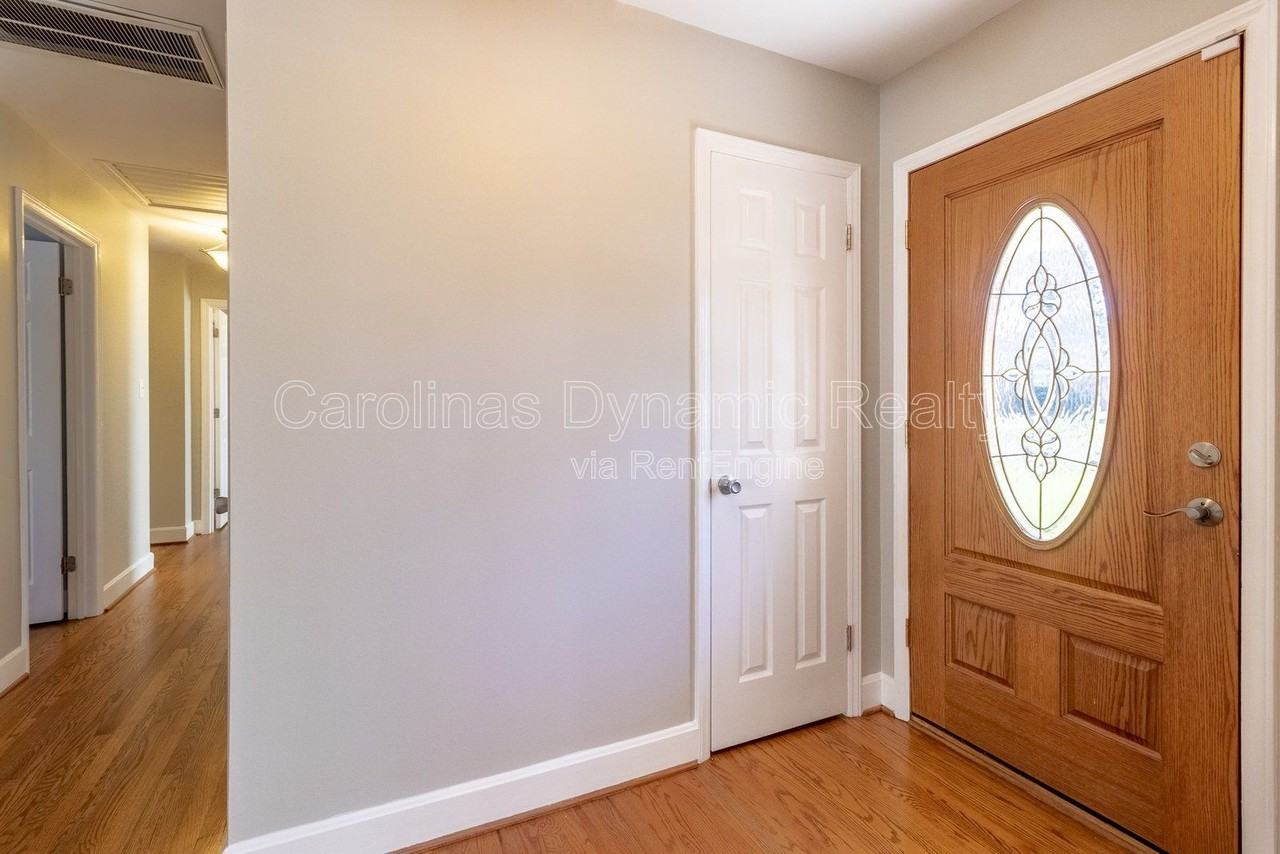 6618 Castlegate Dr - Photo 5 of 41