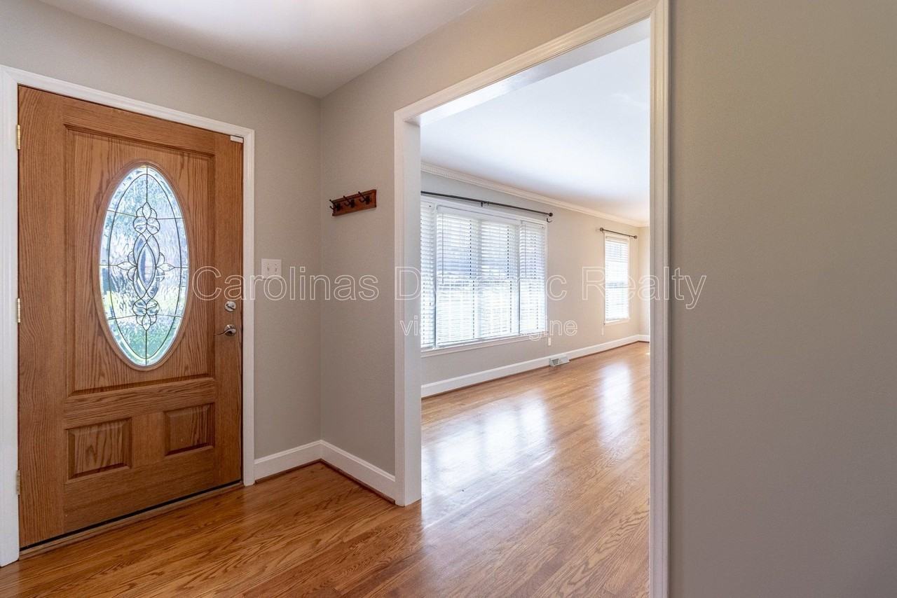 6618 Castlegate Dr - Photo 7 of 41