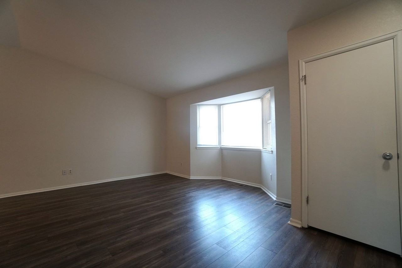 2205 Parliament Dr - Photo 3 of 20