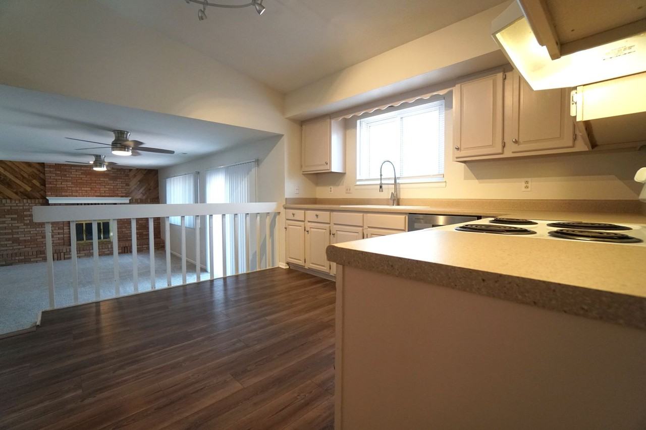 2205 Parliament Dr - Photo 5 of 20