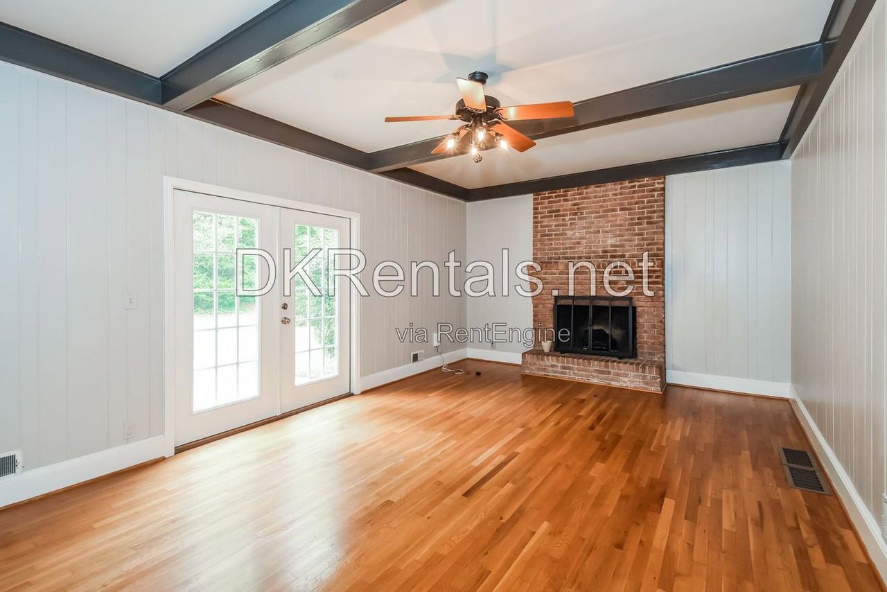 1176 Hampton Hall Dr Ne - Photo 5 of 22
