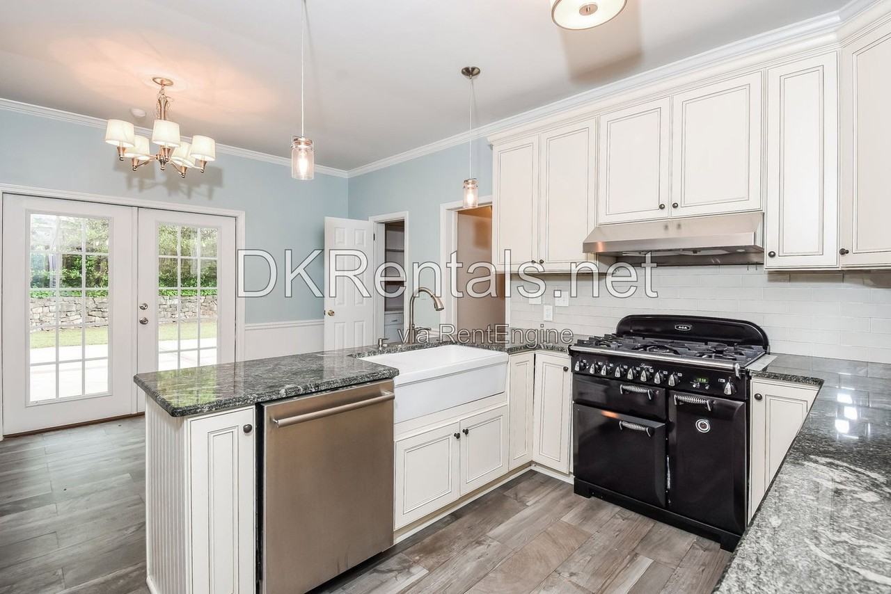 1176 Hampton Hall Dr Ne - Photo 7 of 22