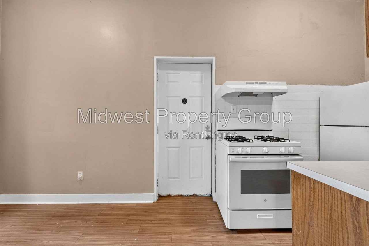 3241 S Jefferson Ave #3243 - Photo 4 of 17