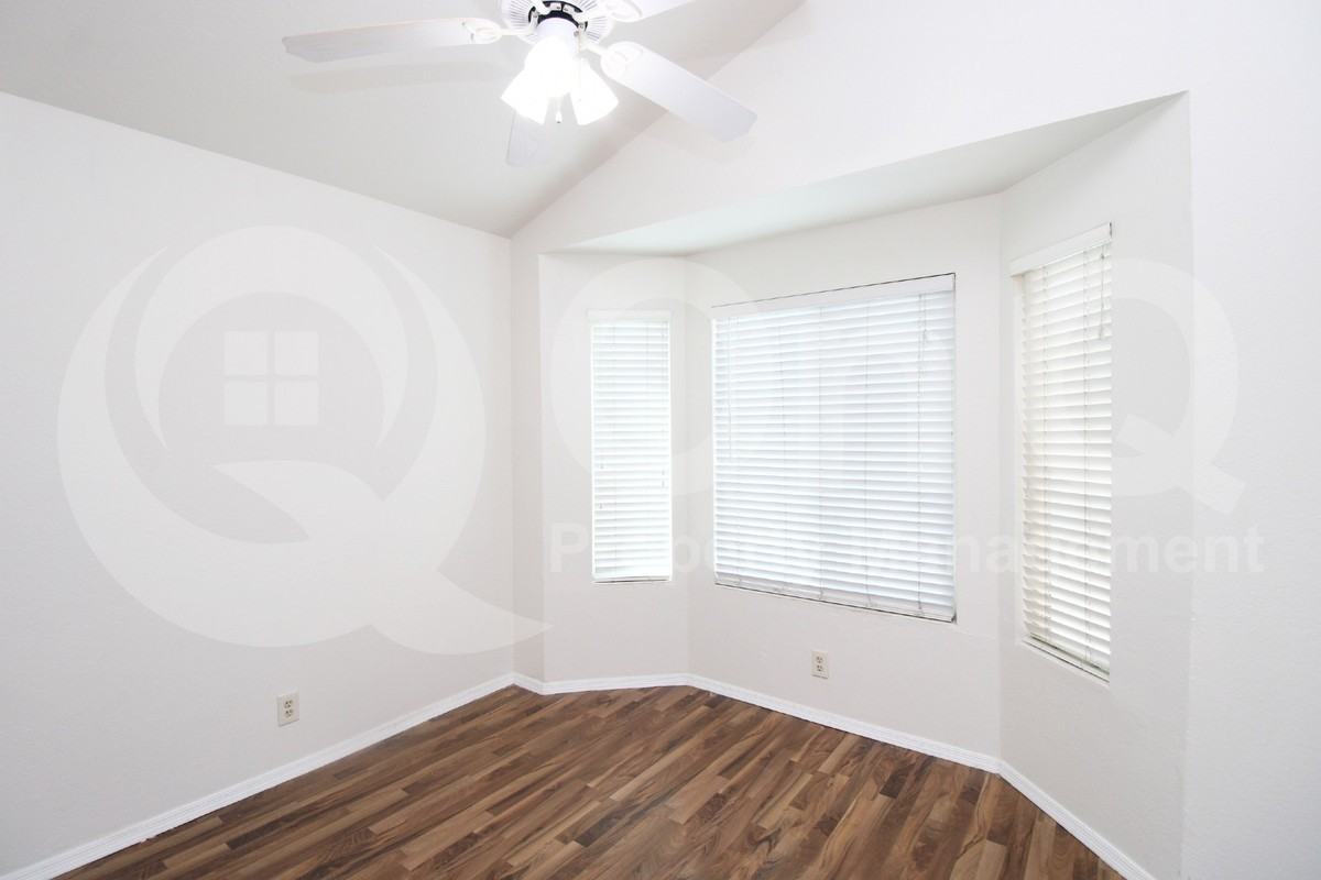 3453 N Seneca Ct - Photo 3 of 17