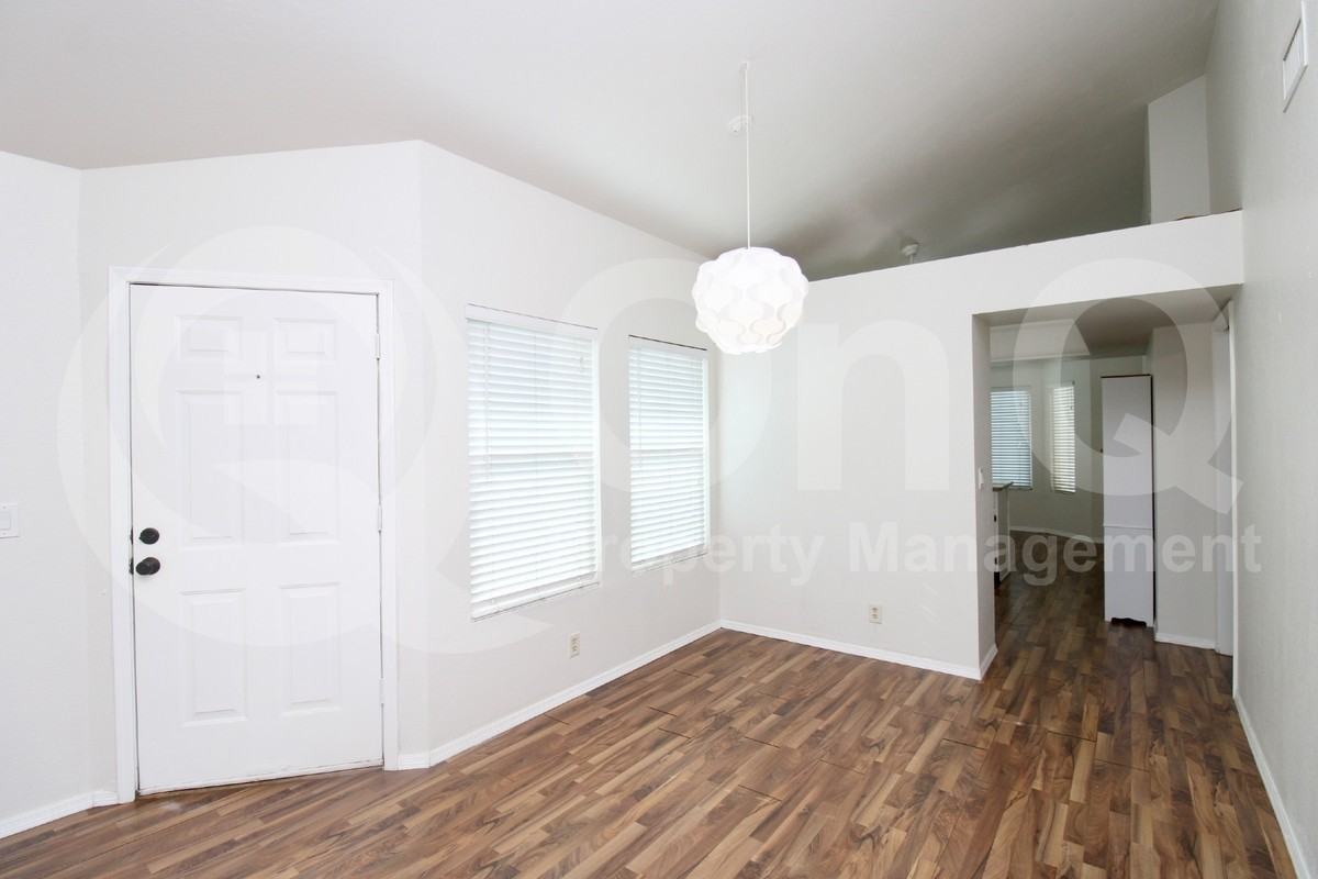 3453 N Seneca Ct - Photo 4 of 17