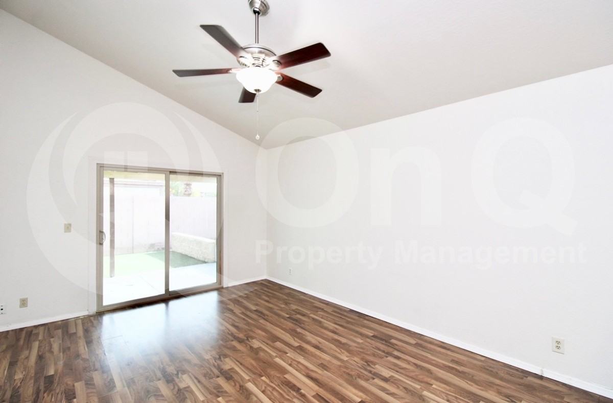 3453 N Seneca Ct - Photo 5 of 17