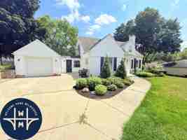 featured image of 10431 W Hillside Ave