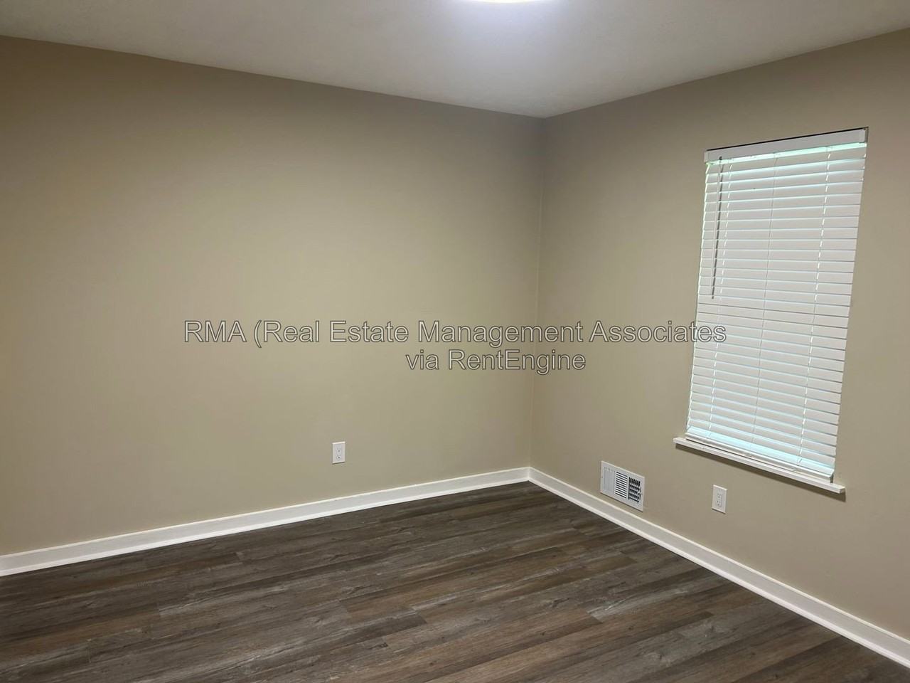 1240 Ellis Rd - Photo 3 of 7