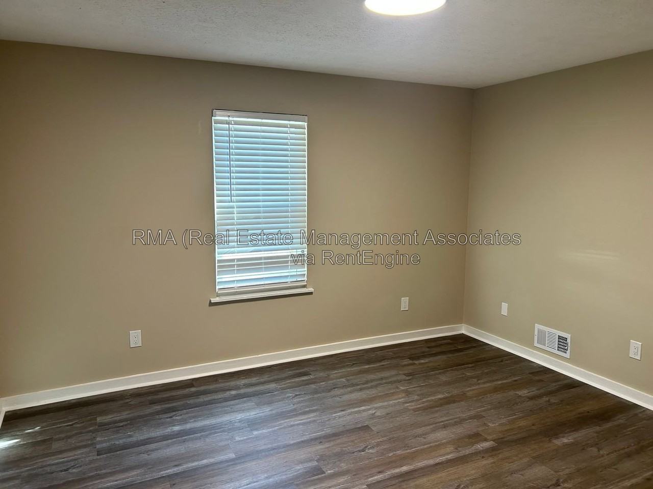 1240 Ellis Rd - Photo 5 of 7