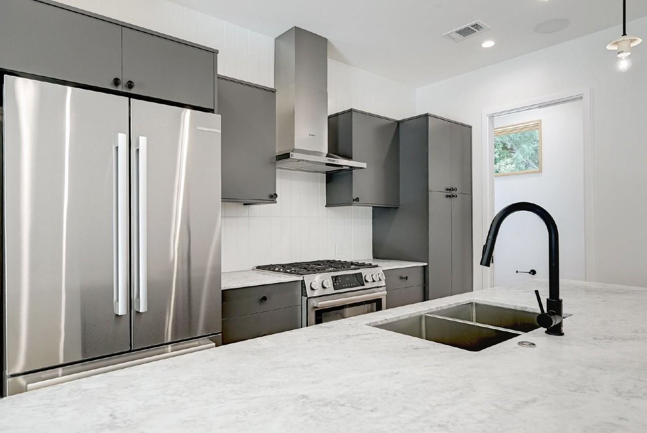 1411 Haskell St #4 - Photo 7 of 22