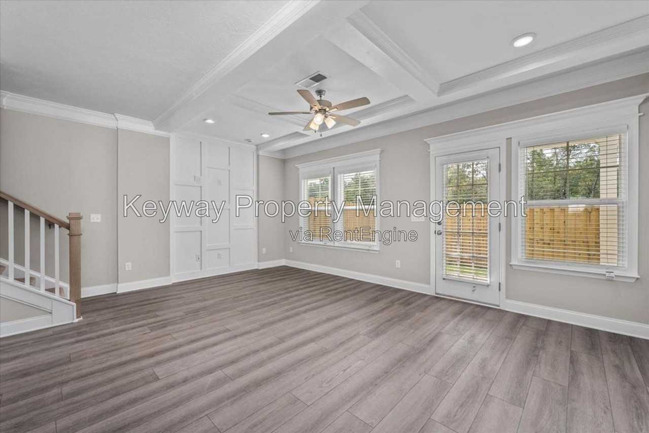 234 Linsmore Ln - Photo 4 of 12