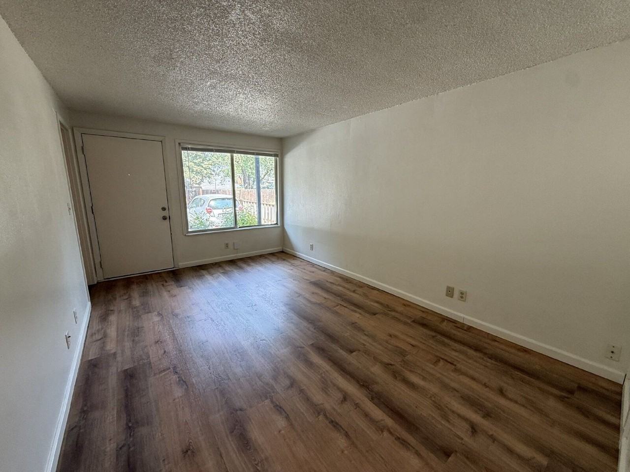851 W 5th Ave #5 - Photo 3 of 11