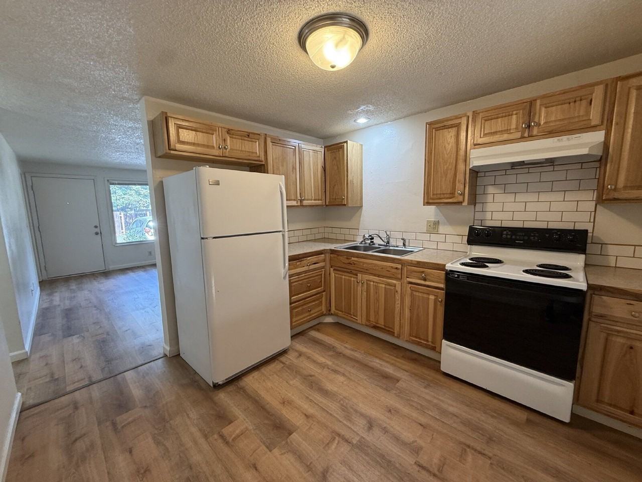 851 W 5th Ave #5 - Photo 6 of 11
