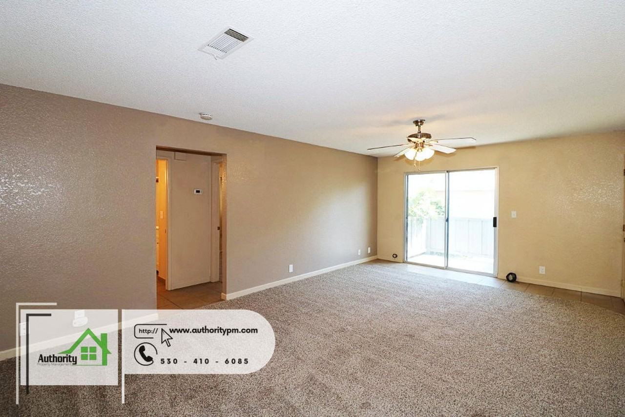 1553 Bramble Pl #4 - Photo 4 of 18