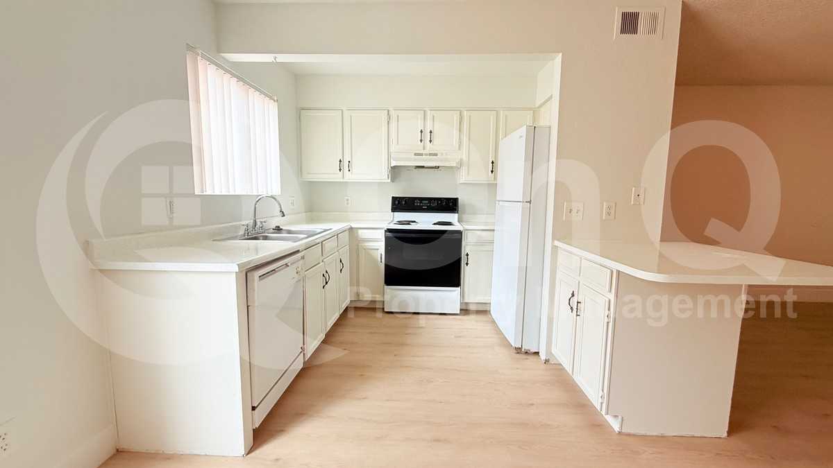 912 N Revere #202 - Photo 4 of 18