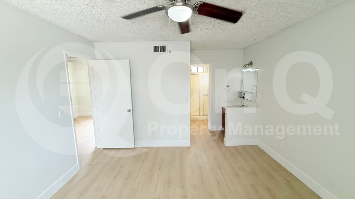 912 N Revere #202 - Photo 5 of 18