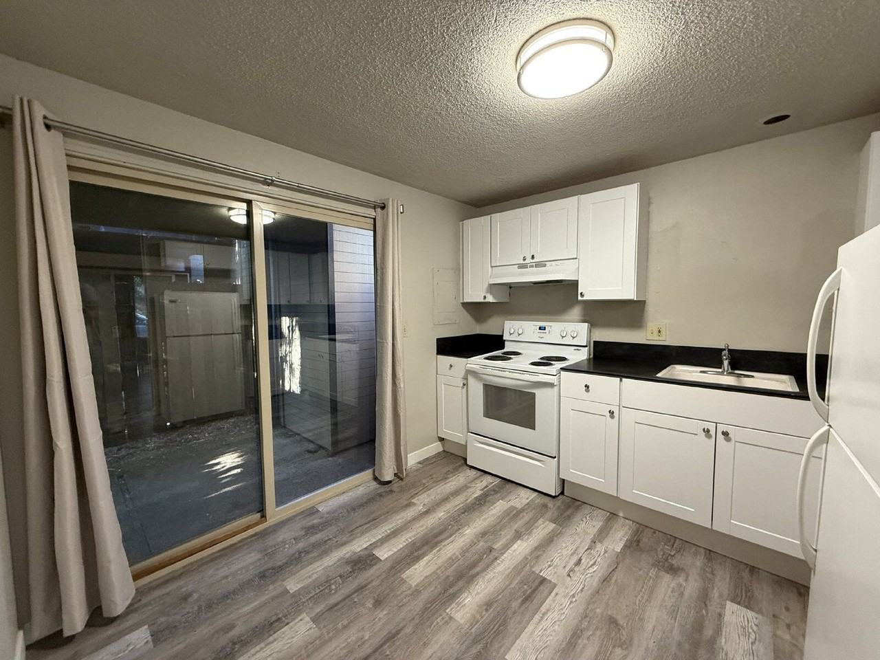 851 W 5th Ave #2 - Photo 7 of 12