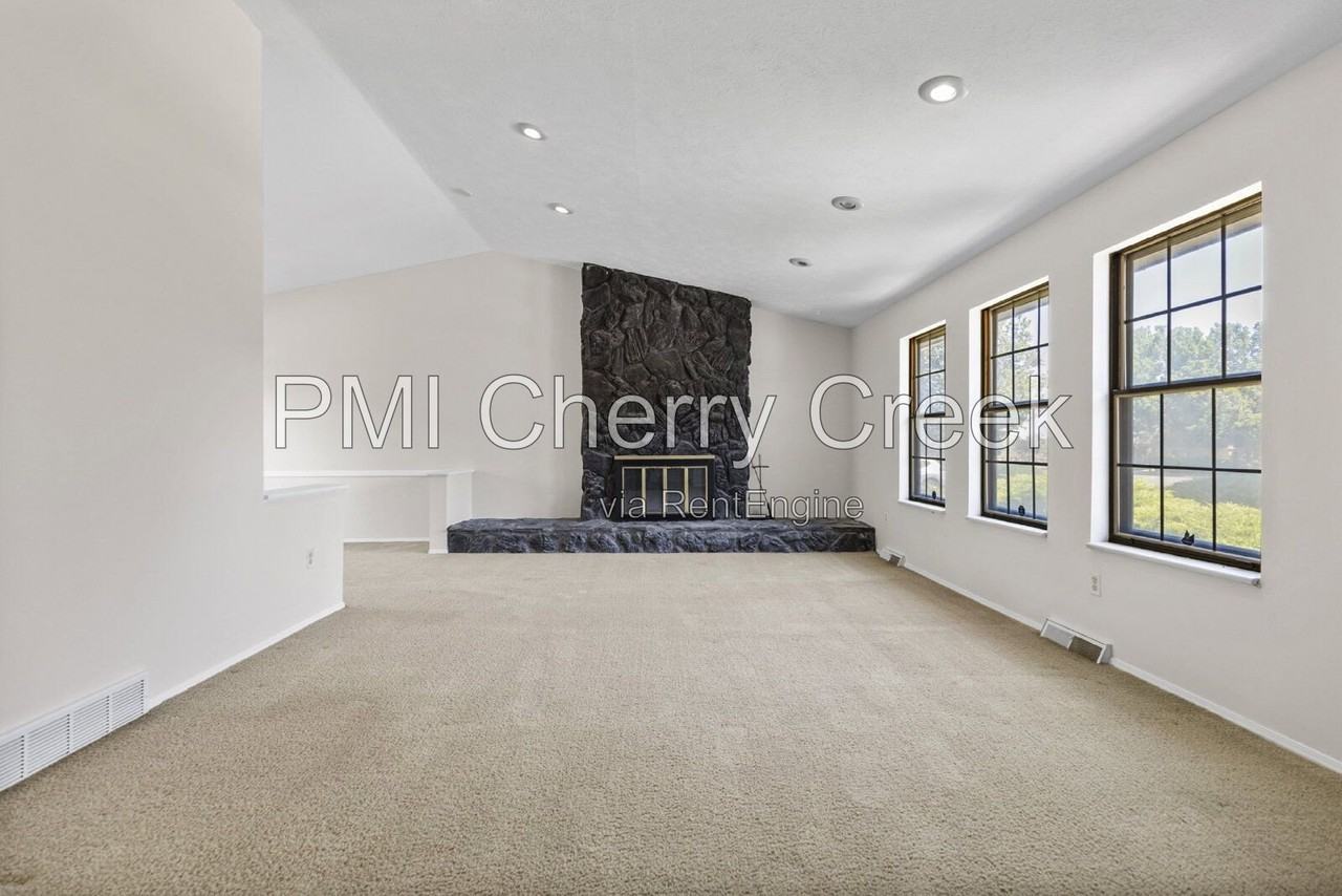 207 S Ursula St - Photo 6 of 38